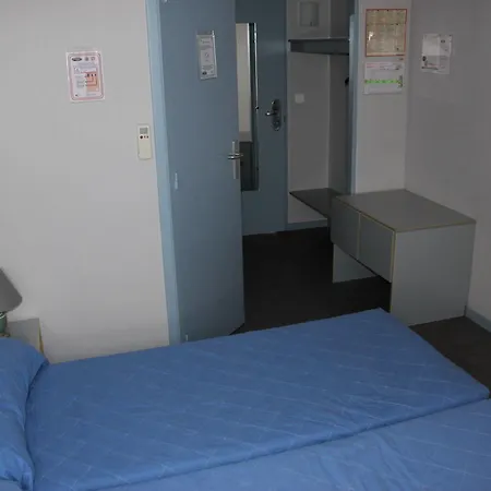 Crau Hotel 2*